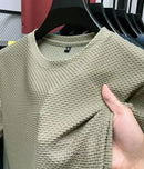 Verão masculino em torno do pescoço manga curta camiseta M-5XL oversize rugas resistente respirável textura superior tecido versátil t